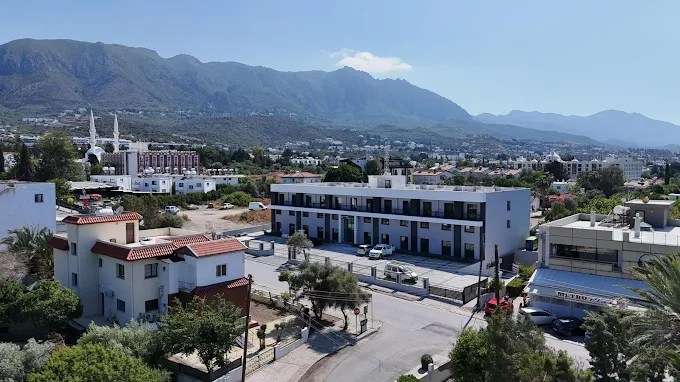 "Girne Amerikan Üniversitesi yakınında modern ve uygun fiyatlı Girne yurt binası."

